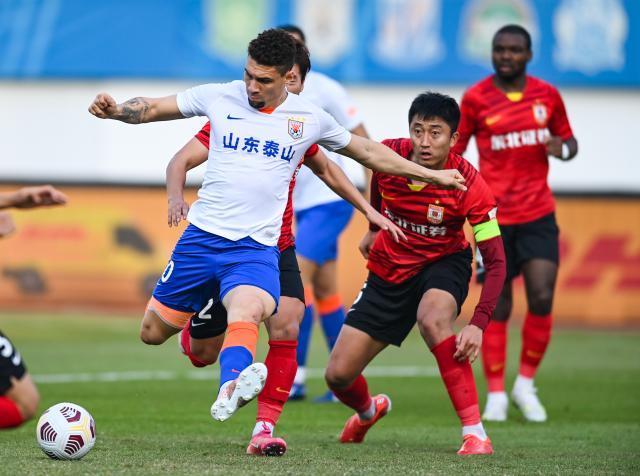 转机？莫伊塞斯同意降薪续约待拍板 泰山放手一搏